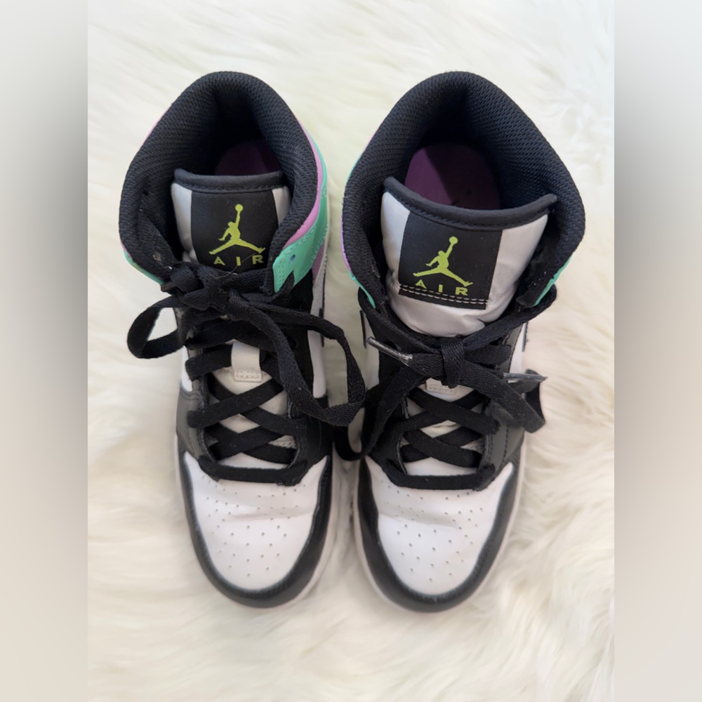 NIKE Youth Air Jordan 1 Mid GS 554725
175 Pastel - Y6.5/W8 - Picture 4 of 6